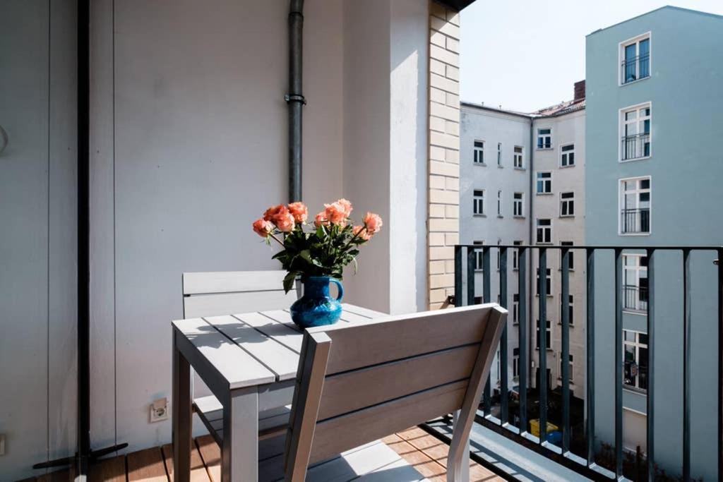 2 Bedroom Mauerpark-Apartment, Berlin Mitte View Calendar Luaran gambar