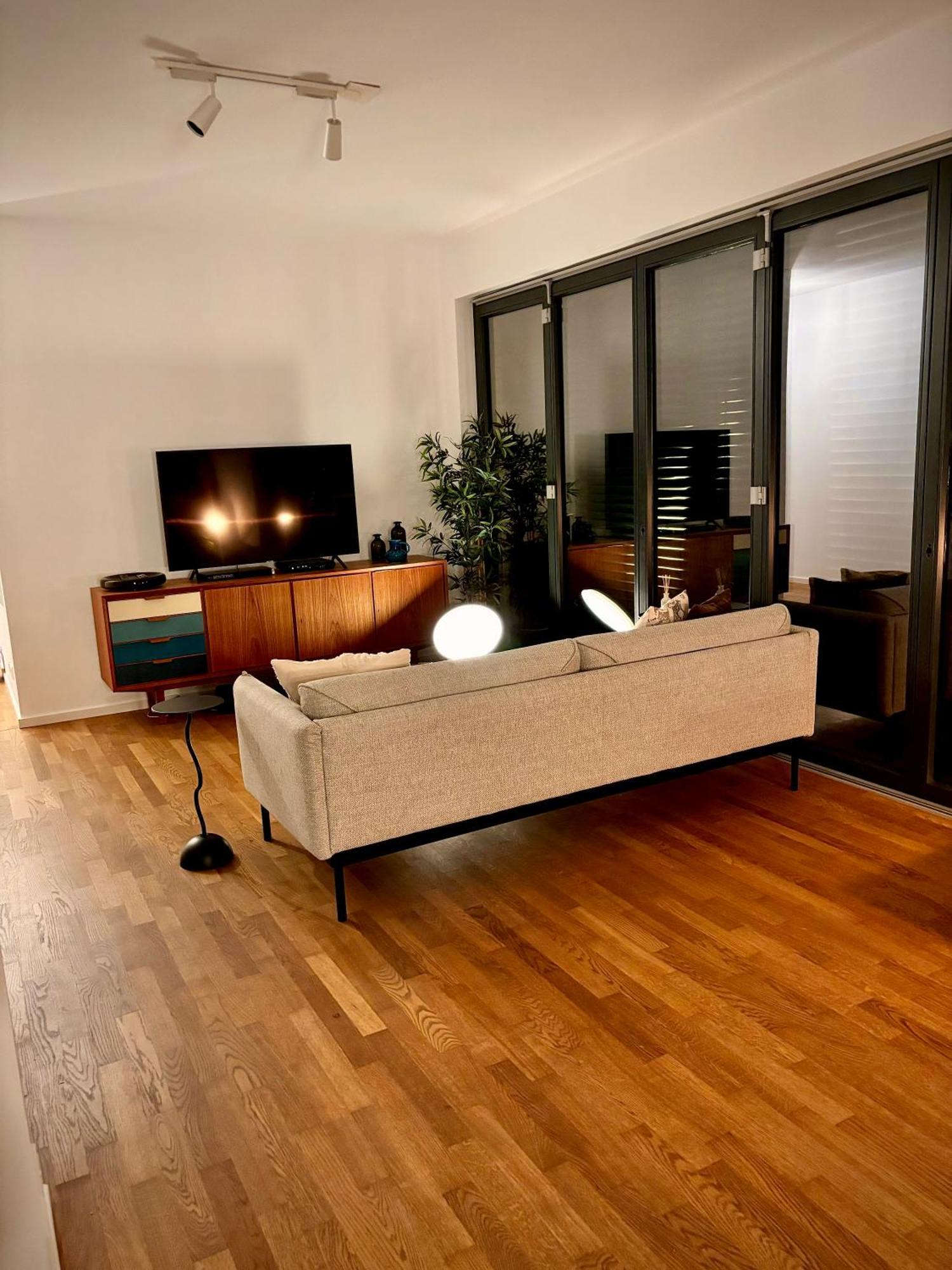 2 Bedroom Mauerpark-Apartment, Berlin Mitte View Calendar Luaran gambar